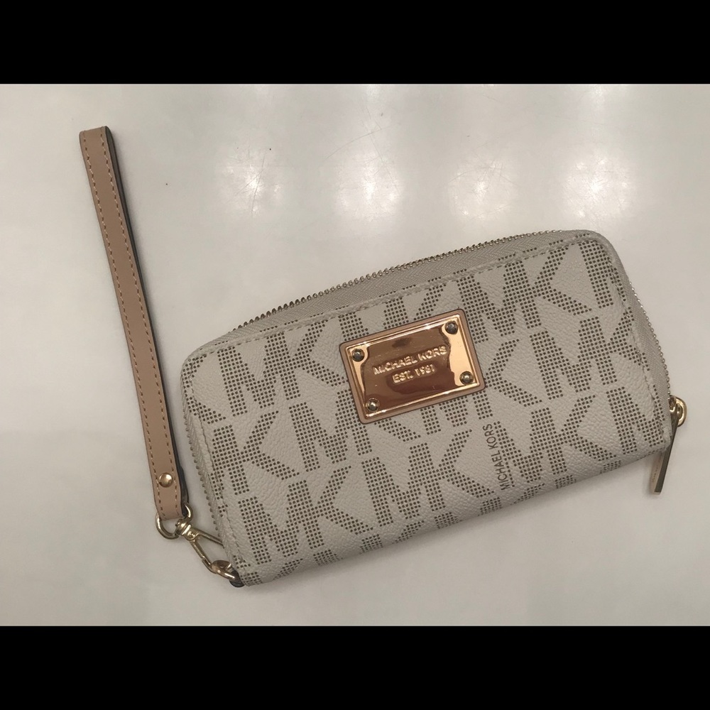 Michael Kors Jet Set logo wallet